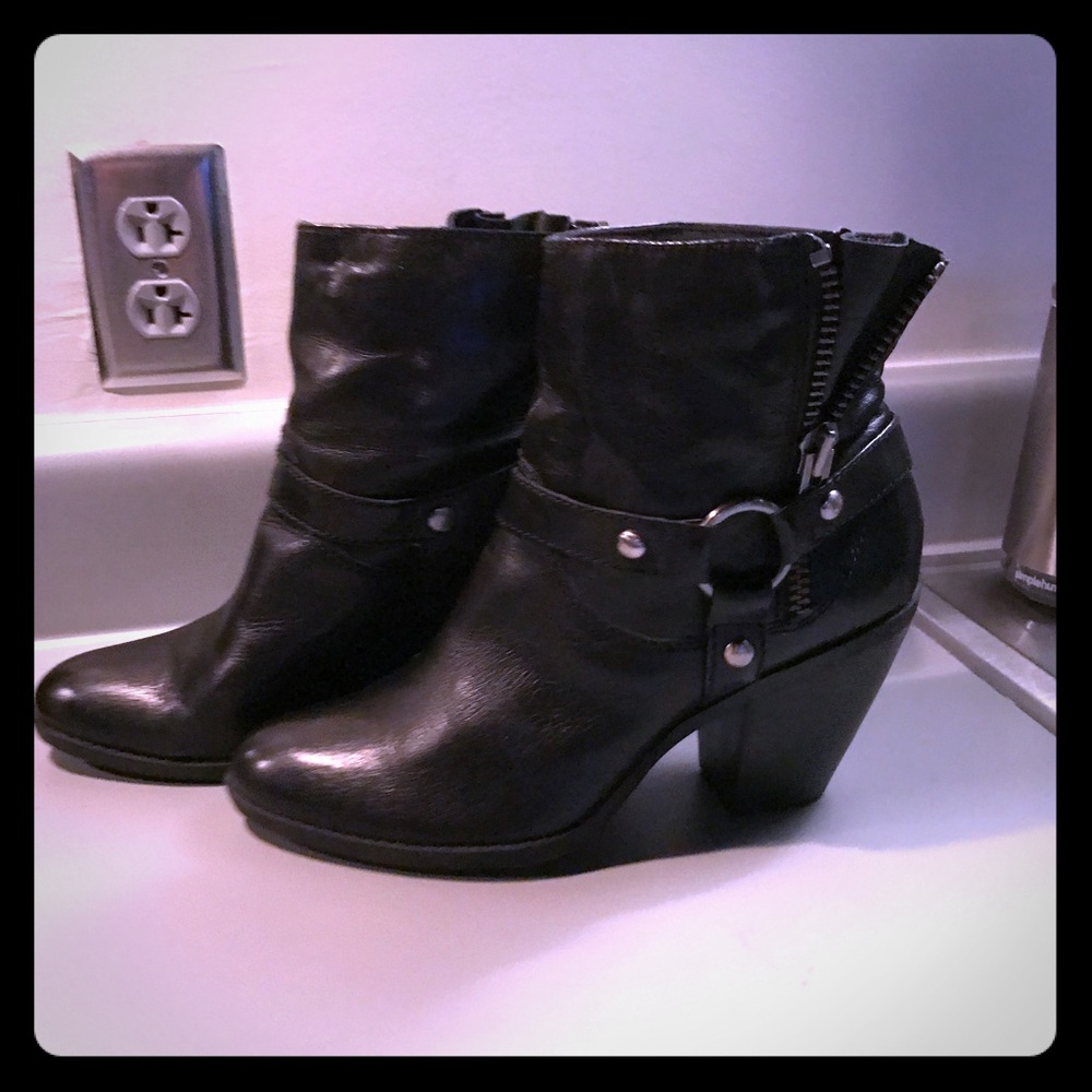 Bandolino Black Leather Ankle Boots